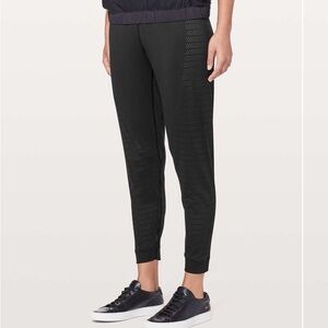 Lululemon Breeze By Jogger *Squad 27"
Black